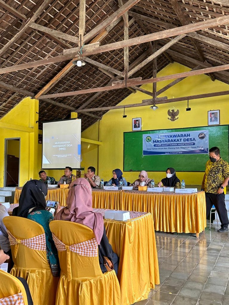 Pelaksanaan Musyawarah Masyarakat Desa (MMD) bersama Mahasiswa KKN-T STIKES Bhakti Husada Mulia Madiun