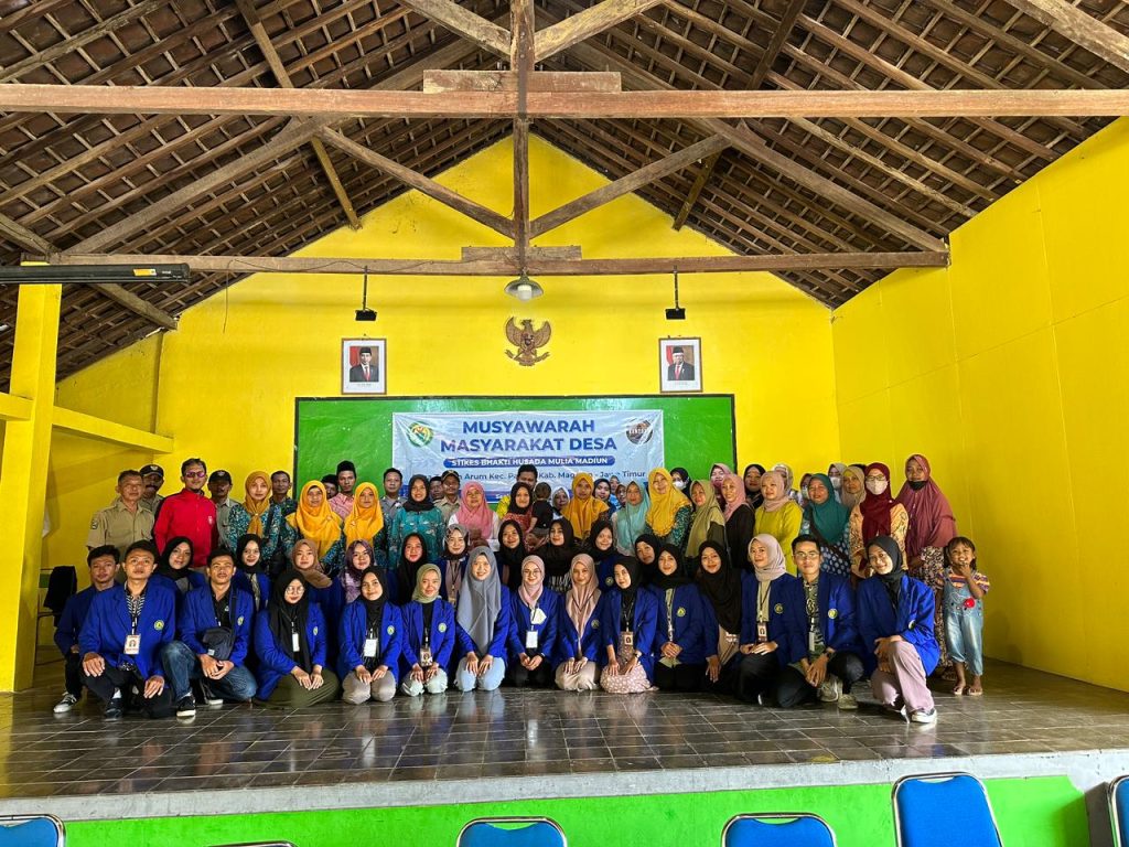 Pelaksanaan Musyawarah Masyarakat Desa (MMD) bersama Mahasiswa KKN-T STIKES Bhakti Husada Mulia Madiun