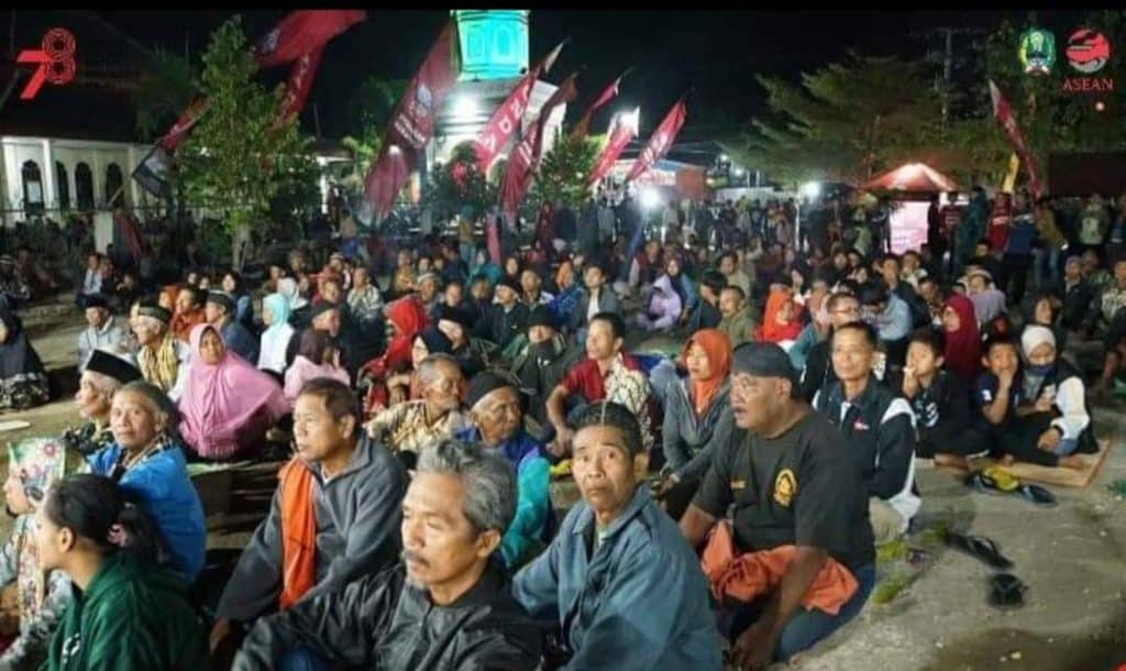 Pagelaran Wayang di Desa Tamanarum: Meriahkan Ribuan Penonton dengan Keindahan Budaya dan Hiburan Menghibur