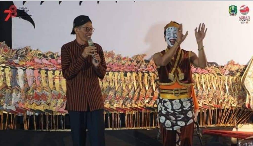 Pagelaran Wayang di Desa Tamanarum: Meriahkan Ribuan Penonton dengan Keindahan Budaya dan Hiburan Menghibur